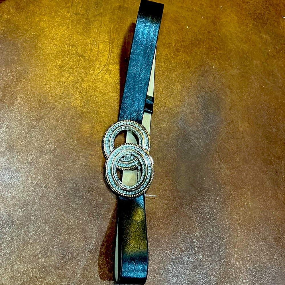 Size m/l black vintage belt